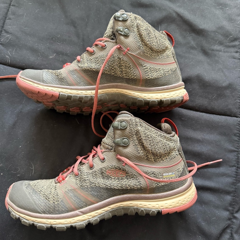 KEEN Hiking Boots